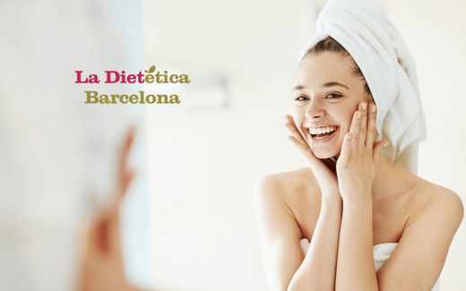 ¿Sabes como tienes que cuidar la piel de tu rostro? En ladieteticabarcelona te enseñamos la rutina de cuidado facial básica para que tu cara luzca radiante